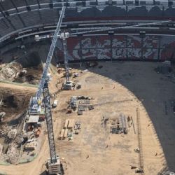 Revelan nuevas imágenes y videos de la colocación de GRADAS en el Estadio Azteca