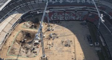 Revelan nuevas imágenes y videos de la colocación de GRADAS en el Estadio Azteca