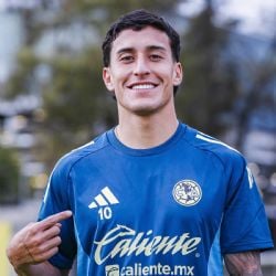 Gran gesto de Alejandro Zendejas con aficionada que se ganó el corazón de la afición del Club Améric