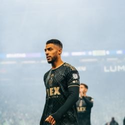 Revelan al verdadero CULPABLE de que el fichaje de Denis Bouanga tarde tanto, es un club de Europa