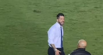 Benjamín Mora termina peleando con la afición del Club América por la derrota de Querétaro