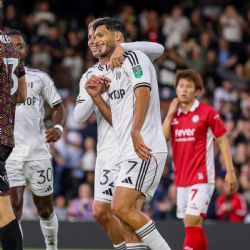 El primero de la temporada: Raúl Jiménez anota golazo de media vuelta para poner en ventaja al Fulham