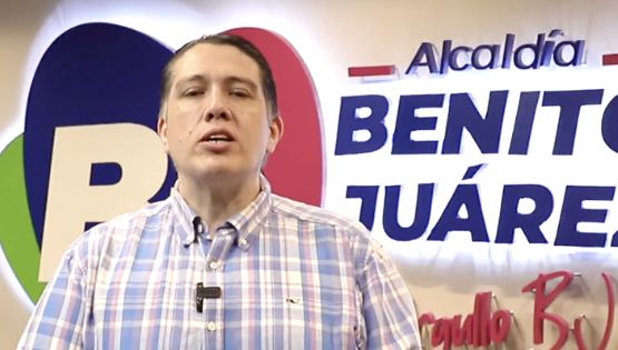 Aficionados al América y periodistas terminan humillando al alcalde que clausuró el Estadio Azulcrema