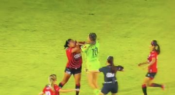 Salió entre problemas del Club América y ahora protagoniza pelea a golpes en la Liga MX