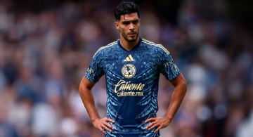 Dura decisión del DT del Fulham ACERCA a Raúl Jiménez al Club América