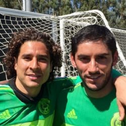 Guillermo Ochoa SORPRENDE con emotivo mensaje para Jesús Corona tras su RETIRO del futbol