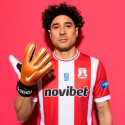 Guillermo Ochoa se aferra a seguir en Europa y lo haría con un exótico club